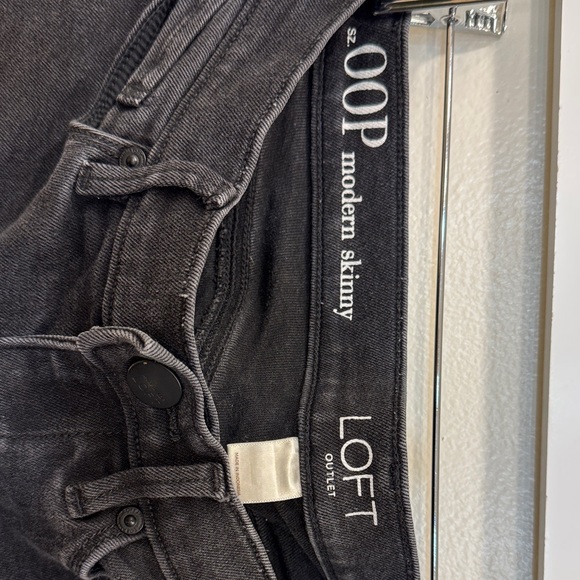 LOFT Women's Skinny Jeans in Black and Dark Blue - Picture 5 of 14